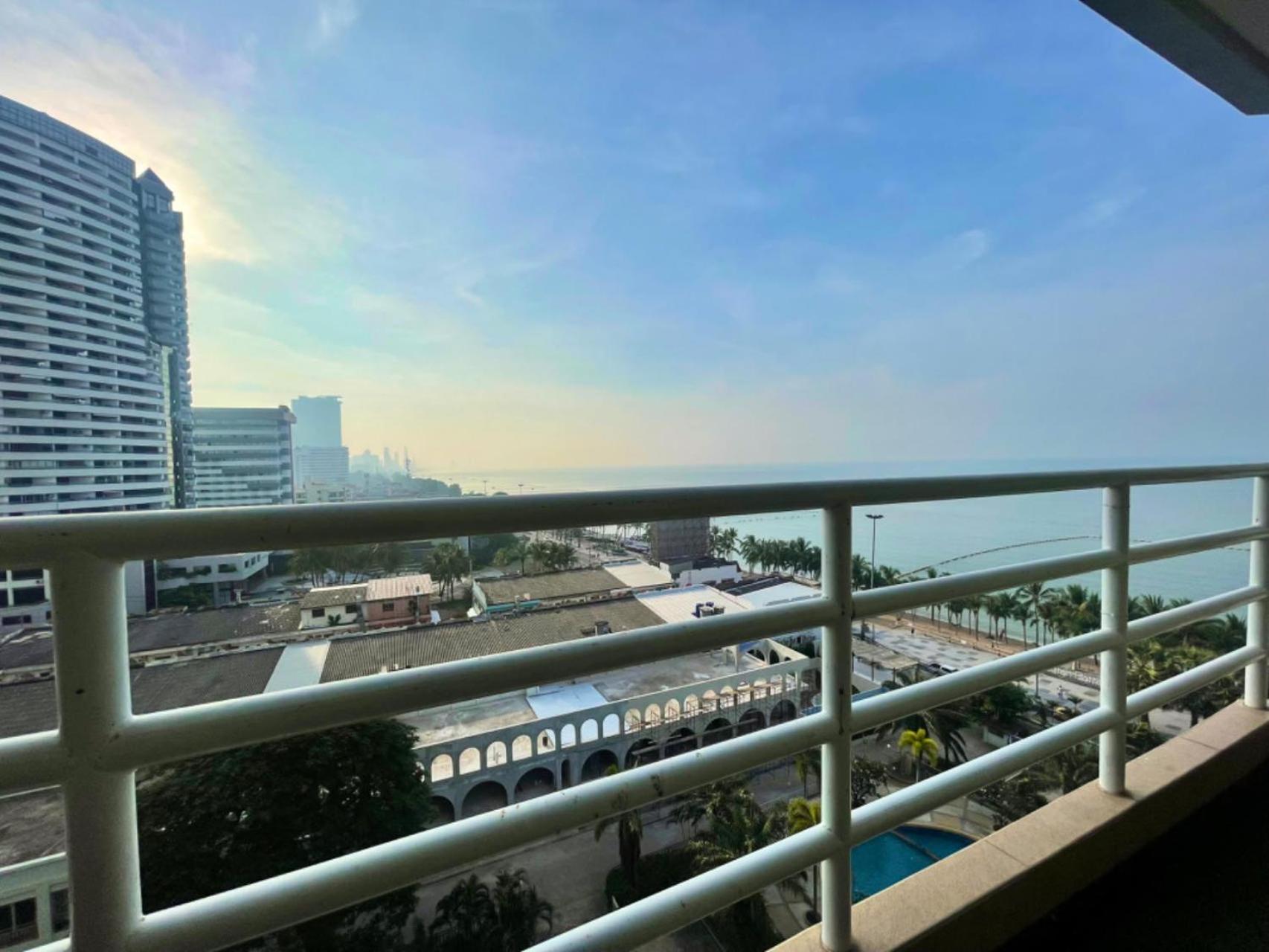 Beautiful Sea View Beach Front Condo Pattaya Exterior photo